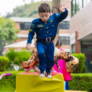 Experiencias de aprendizaje | Greengates School | Nord Anglia - 04 - Feature Cards Pattern - Creativity and Culture